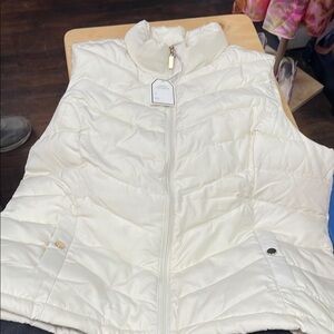 NWT Women's Cream Puffer Vest. Charter Club